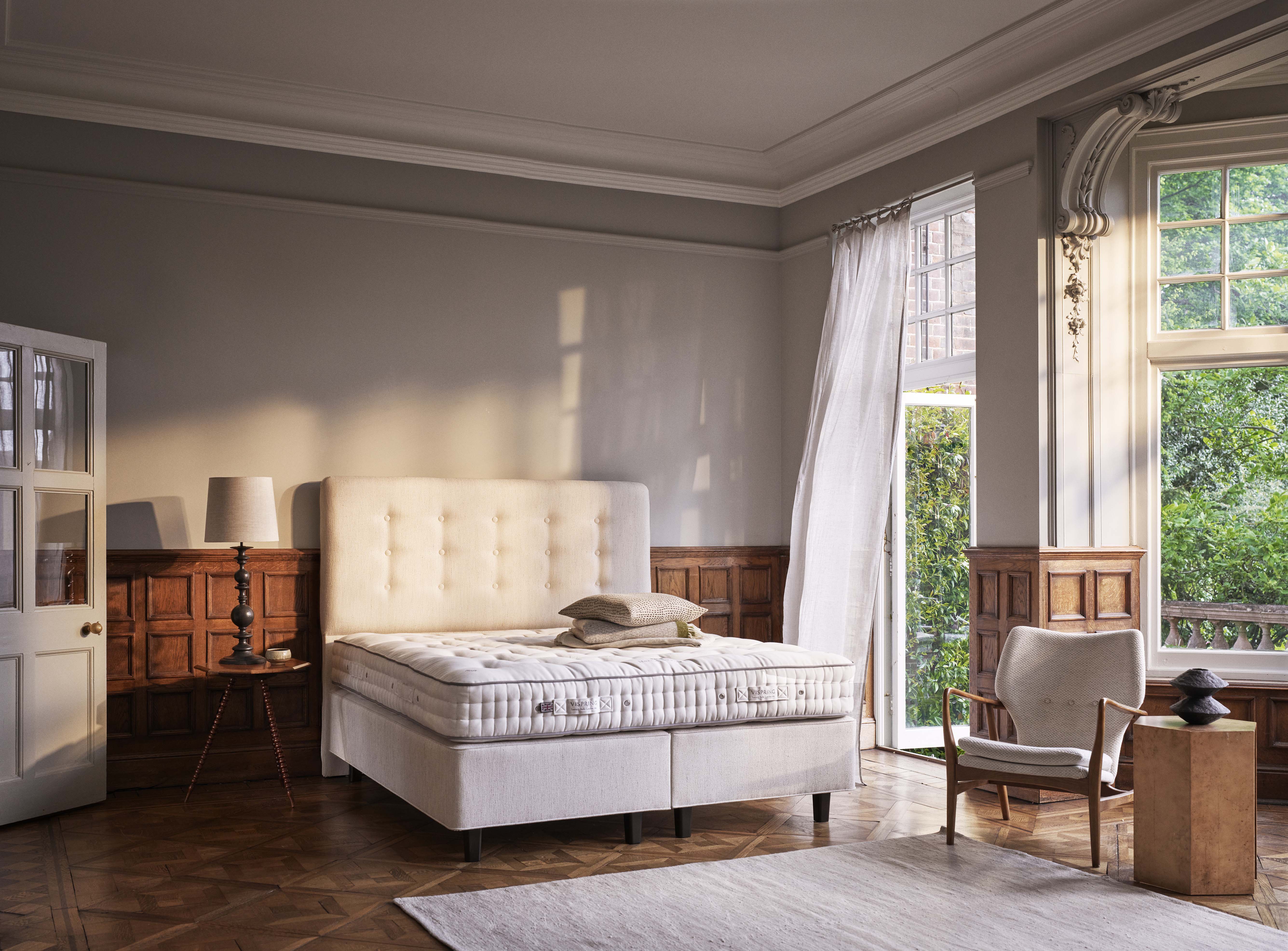 Vispring Herald Superb – mit Divan Prestige & Kopfteil Elba