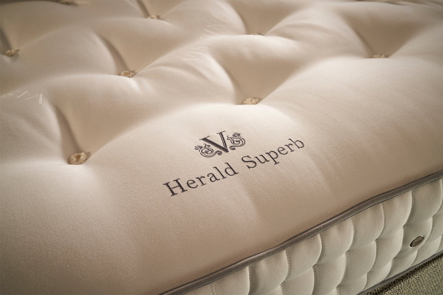Vispring Herald Superb – mit Divan Prestige & Kopfteil Elba
