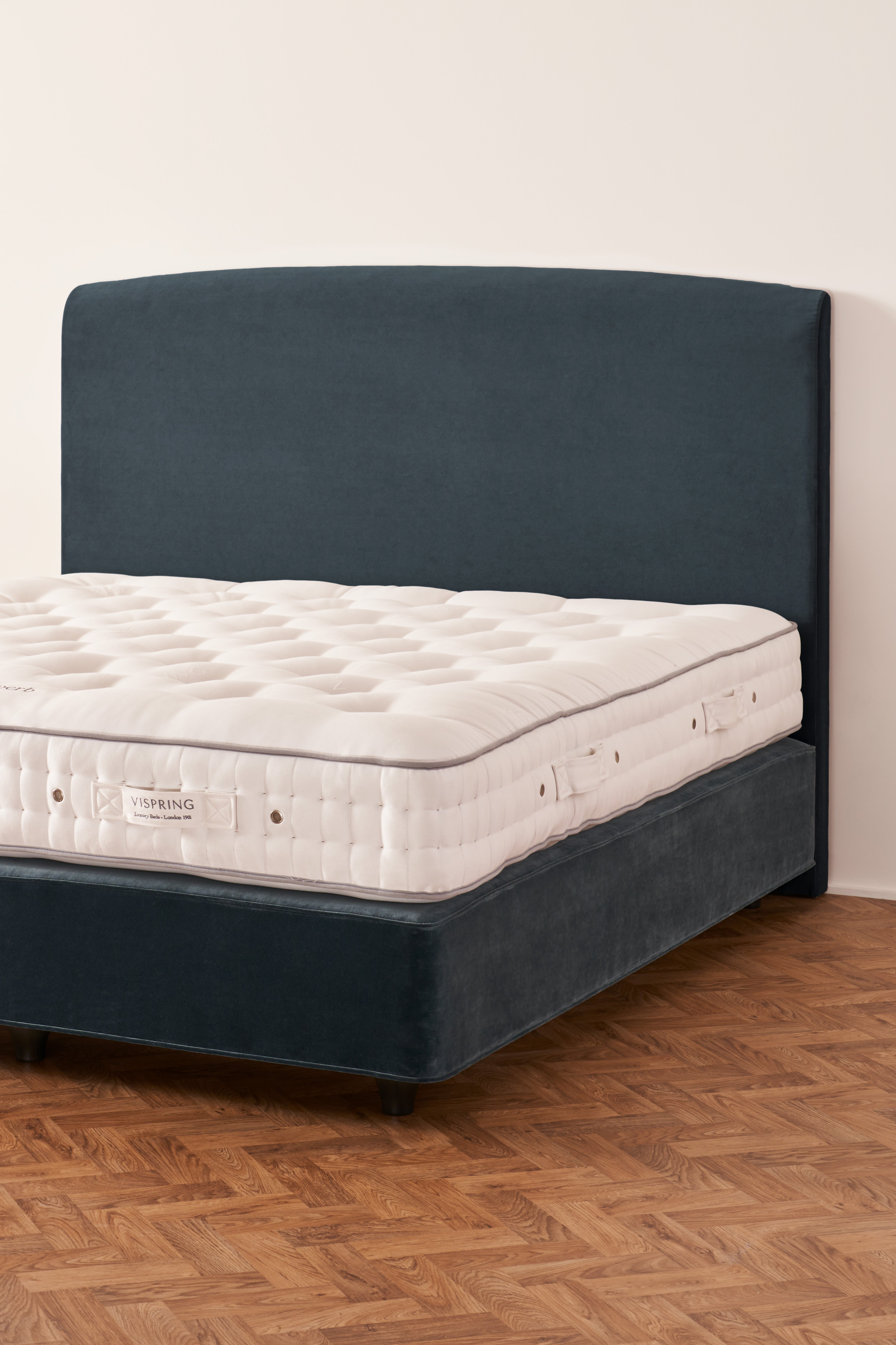 Vispring Herald Superb – mit Divan Prestige & Kopfteil Elba